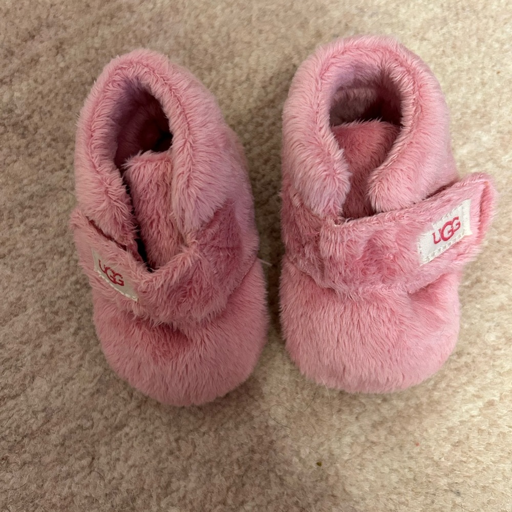 NWOT UGG pink baby booties